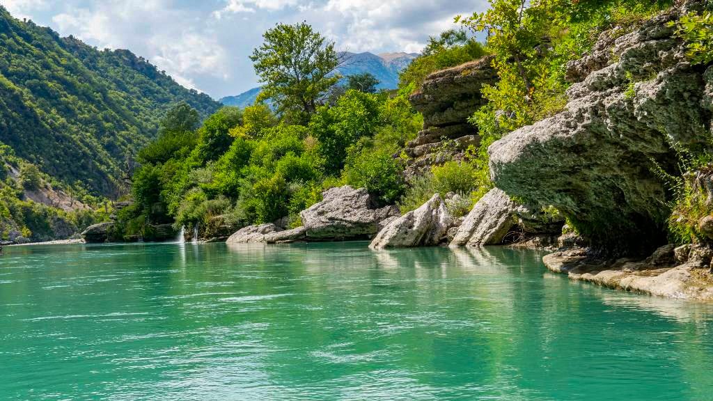 Rafting in the Kelcyra Canyon - Image 4